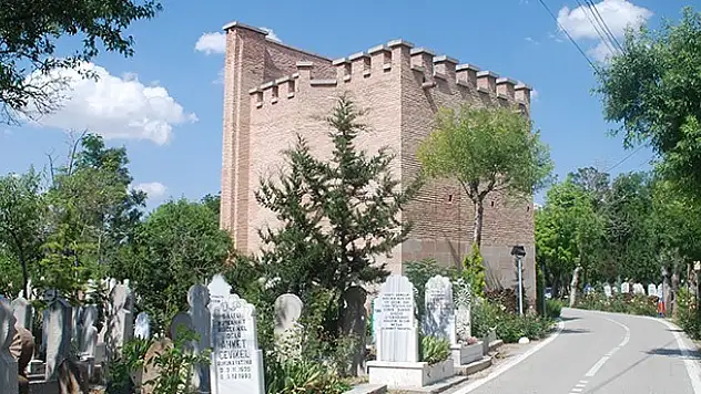 Konya'nın Kız Kulesi'ne sahip çıkılmıyor