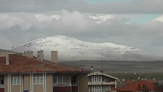 Konya'nın Kulu içesine kar yağdı