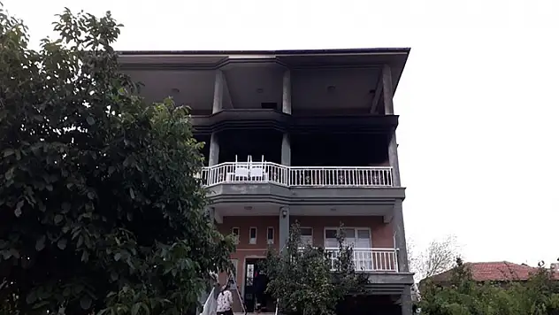 Konya'nın Kulu ilçesinde 3 katlı evde başlayan yangını büyümeden söndürüldü
