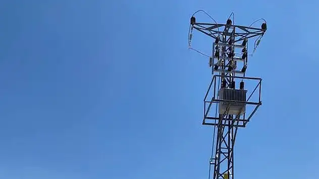 Konya'nın Kulu ilçesinde elektrik direğinden düşen işçi ağır yaralandı
