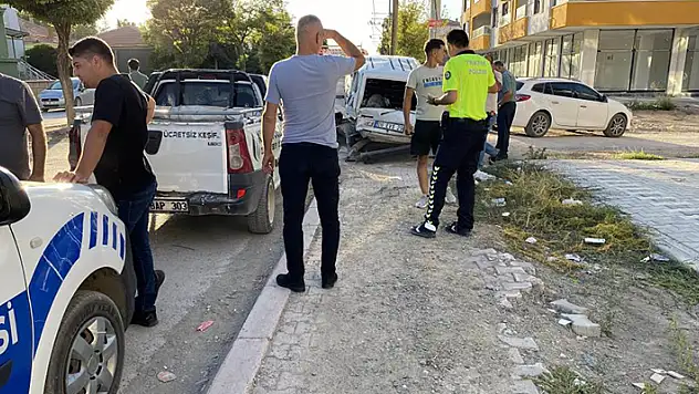 Konya'nın Kulu ilçesinde yaşanan iki ayrı trafik kazasında 5 kişi yaralandı
