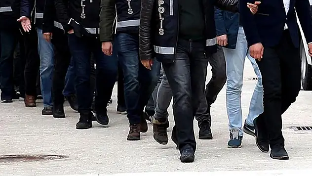 Konya'nın olduğu 14 ilde FETÖ'ye yönelik düzenlenen 'Kıskaç-12' operasyonlarında 60 şüpheli yakalandı