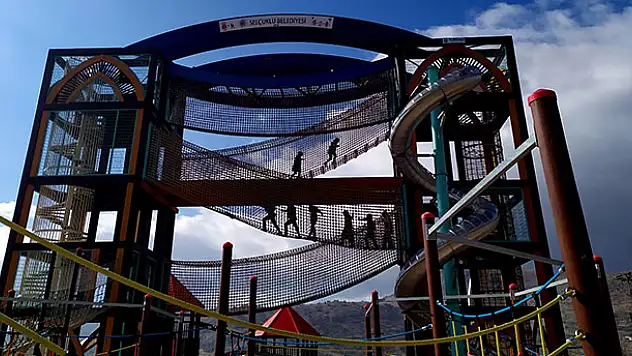 Konya'nın parkları ziyaretçileriyle şenlendi