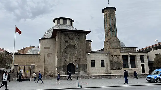 Konya'nın sembol tarihi eserlerinden İnce Minareli Medrese, eski ihtişamına kavuşacak
