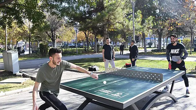 Konya parklarında 'masa tenisi' zamanı
