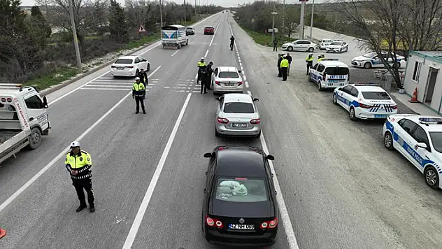 Konya polisinden bayram tatili yolundaki sürücülere uyarı
