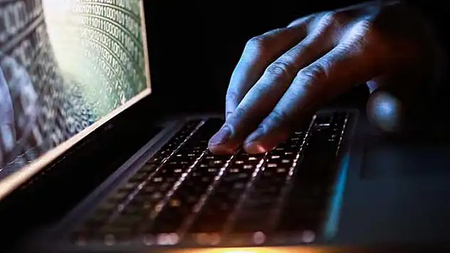 Konya polisinden internet dolandırıcılarına operasyon: 9 kişi tutuklandı
