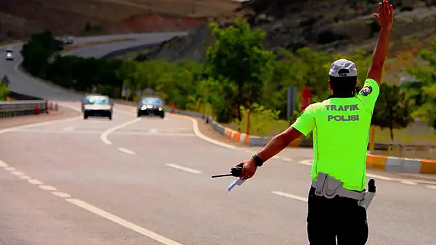 Konya polisinden tatil dönüşündeki sürücülere mola uyarısı

