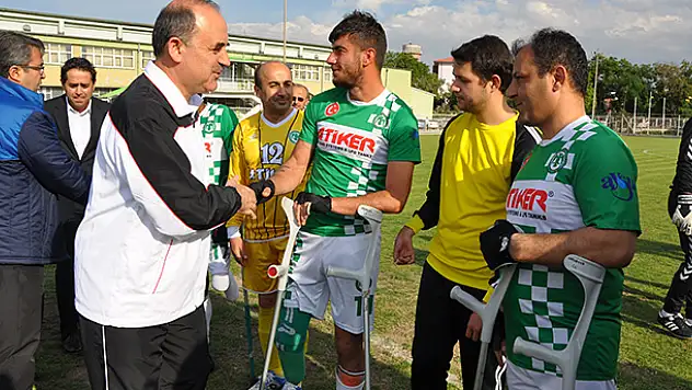 Konya protokolü engellilerle maç yaptı