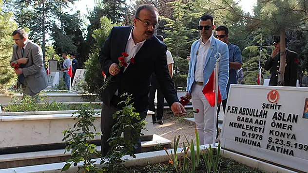 Konya protokolü şehitliği ziyaret etti