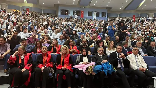 Konya S.Ü İletişim Fakültesi'nde coşkulu mezuniyet