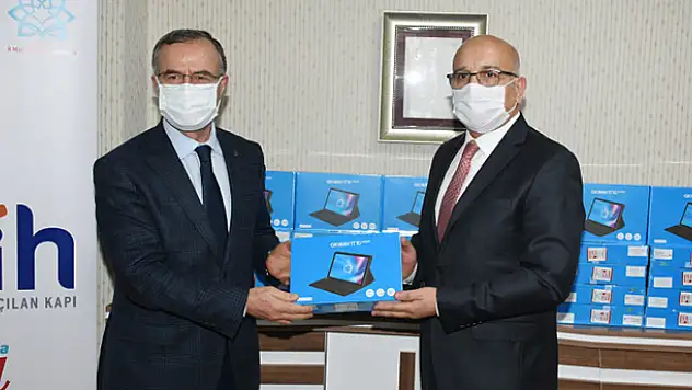 Konya Sanayi Odasından öğrencilere tablet desteği