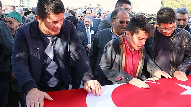 Konya şehidini gözyaşlarıyla uğurladı