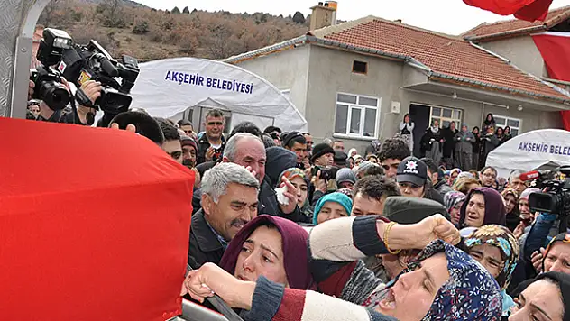 Konya şehidini kalbine gömdü