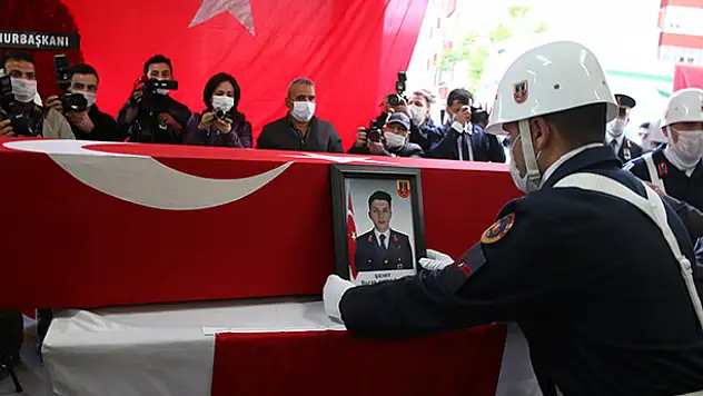 Konya şehidini kalbine gömdü