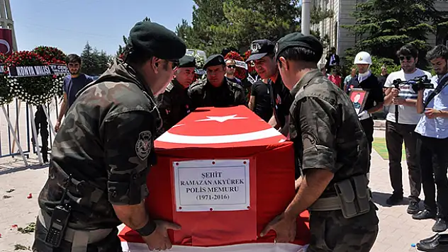 Konya şehidini son yolculuğuna uğurladı
