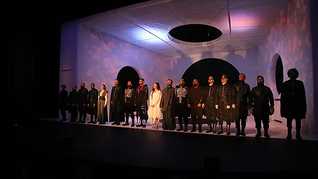Konya Şehir Tiyatrosu 'Barsisa' oyununu bu kez Denizli'de sahneledi 