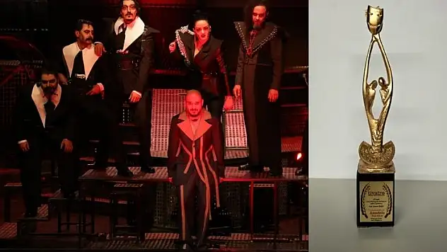 Konya Şehir Tiyatrosu'na 'Yılın Oyunu' ödülü