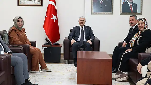 Konya Şehit Aileleri Derneği Başkanı ve şehit ailelerinden Vali Akın'a ziyaret