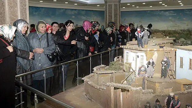 Konya Şehitler Abidesi'ni 2016 yılında 565 bin kişi ziyaret etti