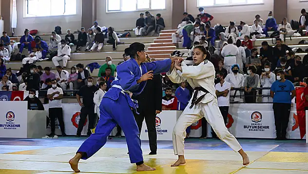 Konya Selçuklu Belediyespor 5. Cumhuriyet Judo Kupası müsabakalarında 2. oldu