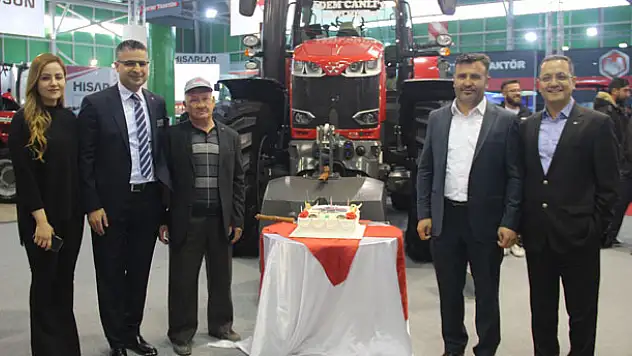 Konya Tarım Fuarı'nda dev traktör satıldı