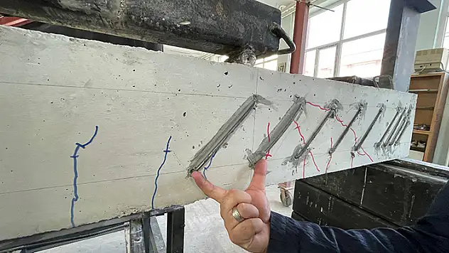 Konya Teknik Üniversitesinde binalarda hasarlı kirişler için 'çelik dikiş' tekniği geliştirildi
