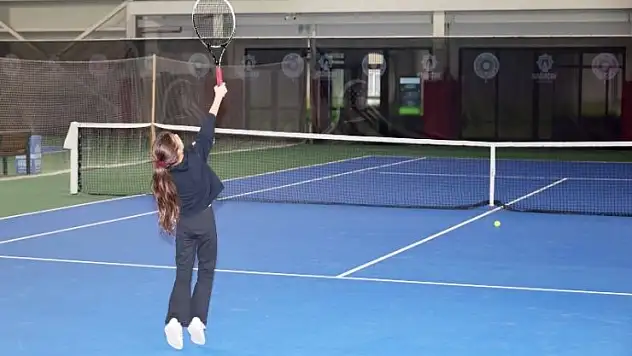 'Konya Tenis Turnuvası' Karatay'da tüm heyecanıyla sürüyor