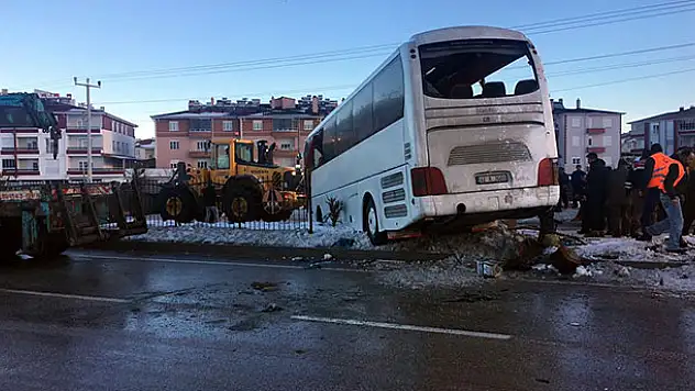 Konya Valiliğinden öğrenci servisi kazasıyla ilgili açıklama