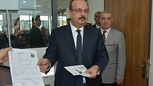 Konya Valisi Canbolat, çipli kimlik için başvuru yaptı