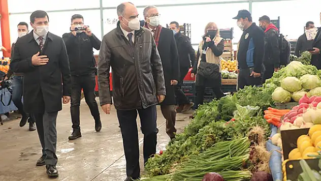 Konya Valisi Özkan: 'Bu dönemde özellikle ev içi yoğun temaslardan kaçınmalıyız'