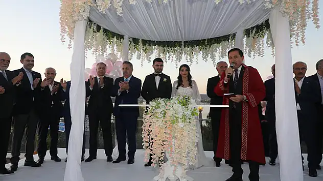 Konya Valisi Özkan'ın oğlu dünyaevine girdi