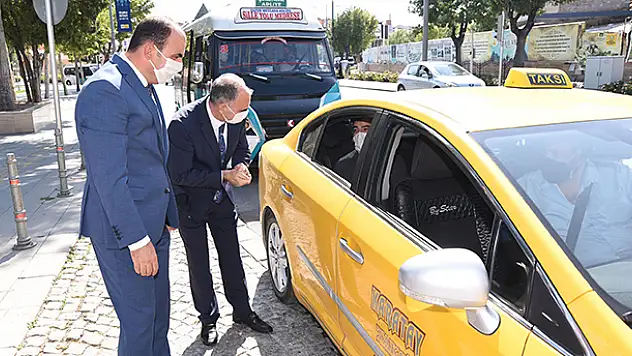 Konya Valisi Özkan, maske ve sosyal mesafe denetimlerine katıldı