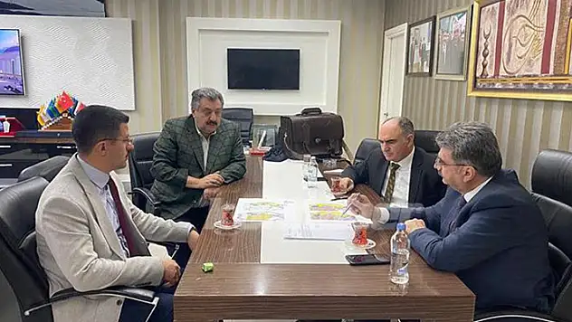 Konya Valisi Özkan ve AK Parti Milletvekili Erdem Cihanbeyli'yi ziyaret etti
