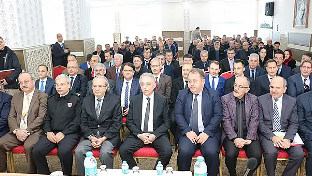 Konya Valisi Toprak, Beyşehir'de muhtarlarla buluştu
