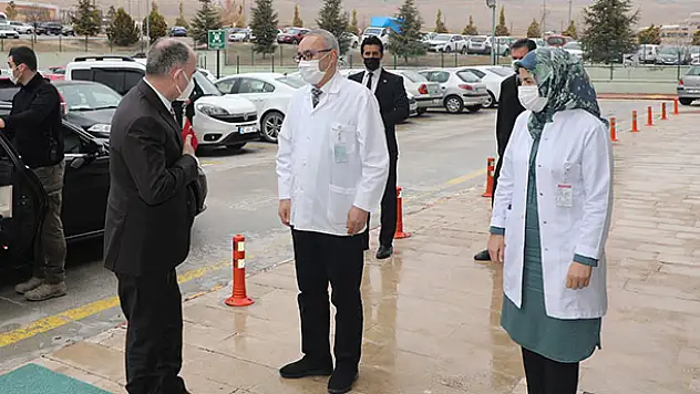 Konya Valisi Vahdettin Özkan pandemi hastanelerinde incelemelerde bulundu