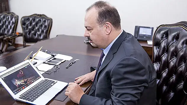 Konya Valisi yılın fotoğrafı oylamasına katıldı