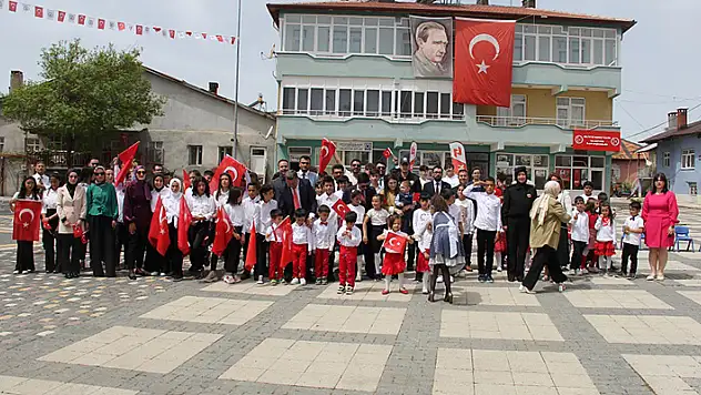 Konya ve çevre illerde 23 Nisan Ulusal Egemenlik ve Çocuk Bayramı coşkusu yaşanıyor
