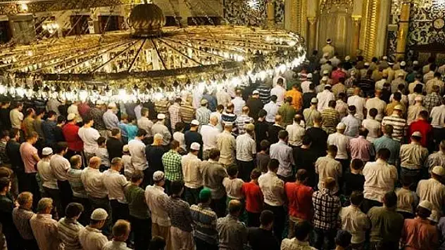 Konya ve çevre illerde bayram namazı kılındı