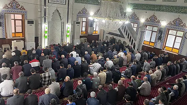 Konya ve çevre illerde bayram namazı kılındı

