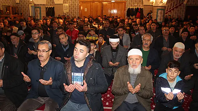 Konya ve çevre illerde Regaip Kandili idrak edildi
