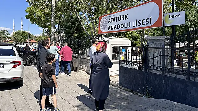 Konya ve çevre illerde YKS'de Alan Yeterlilik Testleri oturumu başladı
