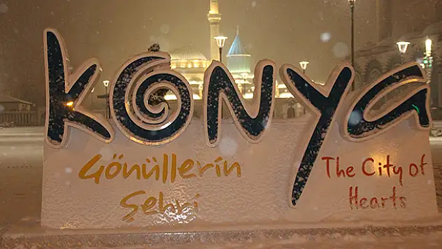 Konya'ya beklenen kar geldi