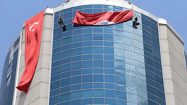 Konya'ya dev Türk bayrağı!