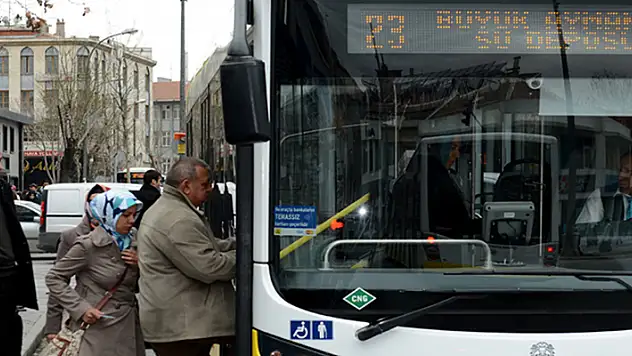 Konya'ya gelen depremzedeler toplu ulaşımdan ücretsiz olarak faydalanıyor