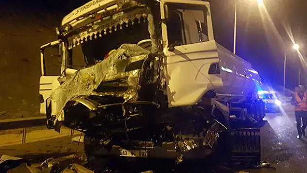 Konya'ya gelen tanker, tıra çarptı: 1 ölü