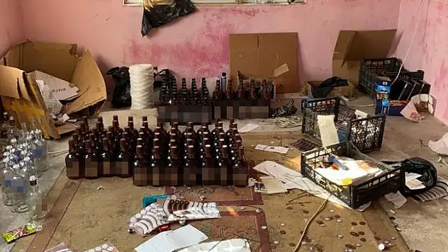 Konya'ya satacaklardı! Antalya'da piyasa değeri 250 bin TL olan 623 şişe sahte alkollü içki ele geçirildi
