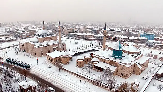 Konya'ya yoğun kar geliyor