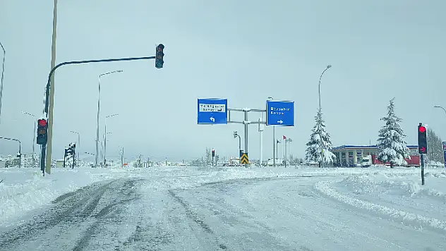 Konya'yı çevre illere bağlayan kara yolları ulaşıma kapandı
