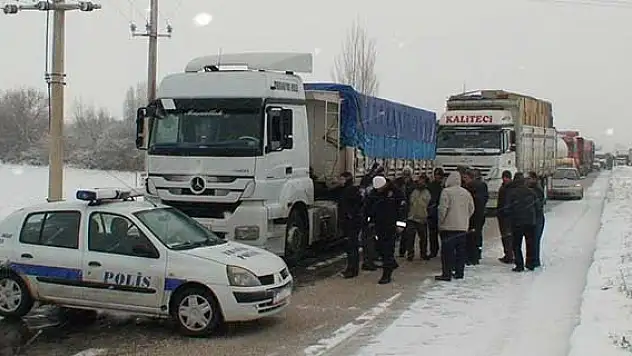 Konya'yı çevre illere bağlayan tüm yollar trafiğe açıldı